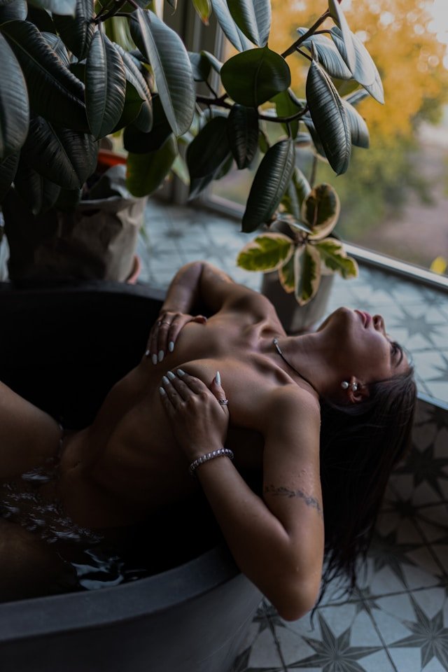 anna-deli-EEzQJyWRZAU-unsplash